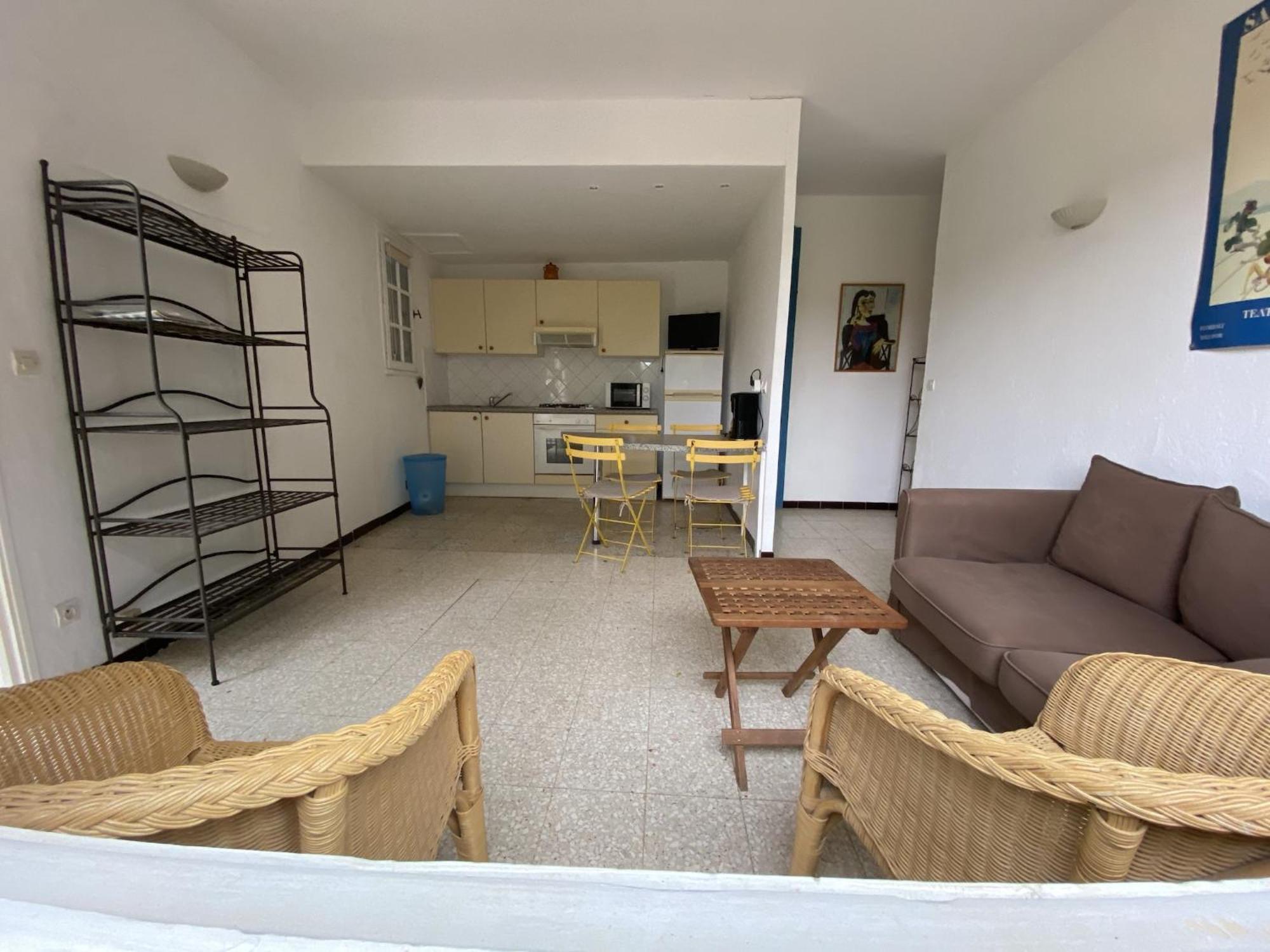 Apartment With Pool Amid Vineyards And Near The Beach Мезе Экстерьер фото